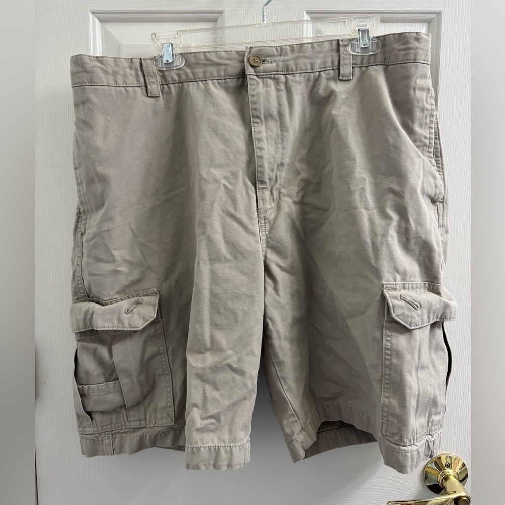 Chaps Men's Beige Cargo Shorts - Picture 6 of 10